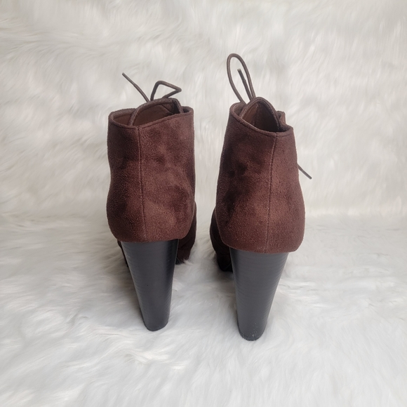 Suede ankle boots chunky high heel and laces. - Picture 3 of 12